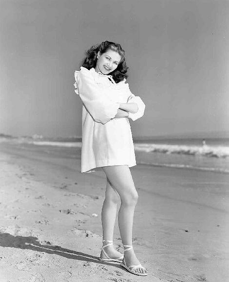 2yvonnedecarlo